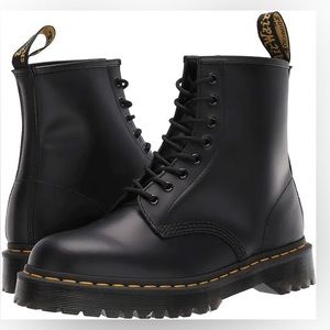Worn Dr. Martens Black 1460 Bex Smooth Leather Lace Up Boots Size W US 7 M US 6